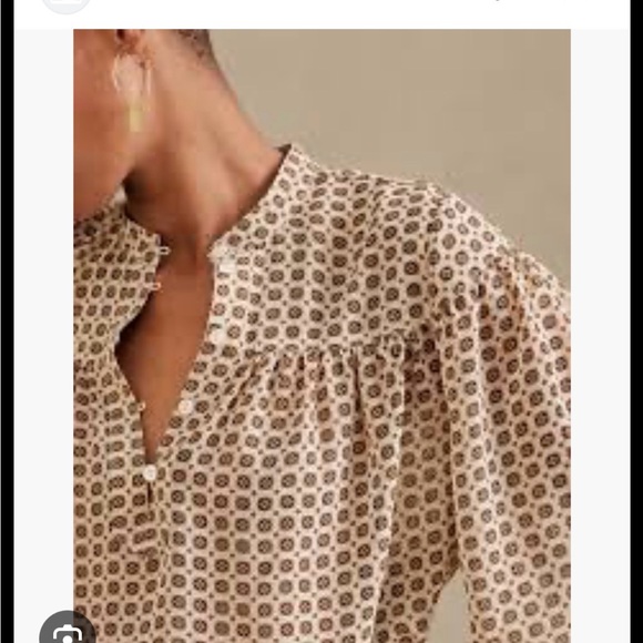 Banana Republic Tops - 💗Banana Republic SzS Eyelet Medallion Pattern Blouse